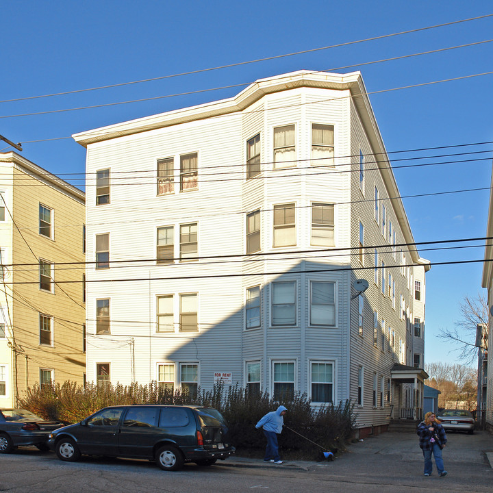 114 Howe St in Lewiston, ME - Foto de edificio