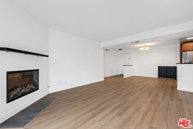 8300 Manitoba St in Los Angeles, CA - Building Photo - Building Photo