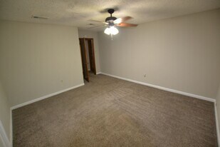 2214 Alice St in Zachary, LA - Building Photo