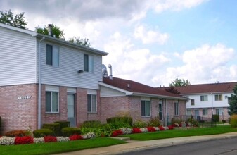 Kensington Place in Roseville, MI - Foto de edificio - Building Photo