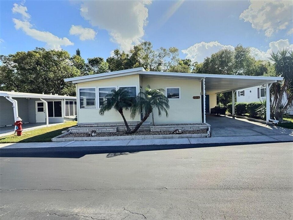 29 Royal Palm Cir in Largo, FL - Building Photo