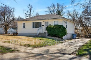 8280 Frost Ave in Berkeley, MO - Building Photo