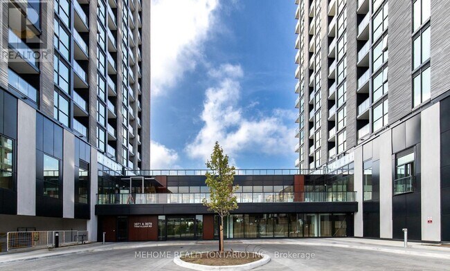 3071 Trafalgar Rd in Oakville, ON - Building Photo - Building Photo