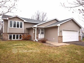 3746 Hamlet Ave N in Oakdale, MN - Building Photo