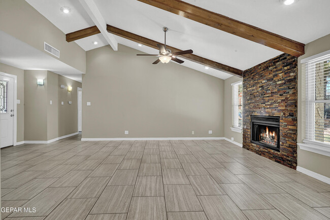 217 Arisano Dr in El Paso, TX - Foto de edificio - Building Photo