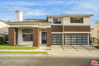 17764 Sidwell St in Los Angeles, CA - Building Photo - Building Photo