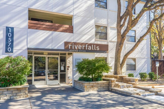 Riverfalls at Bellmar in Dallas, TX - Building Photo - Building Photo