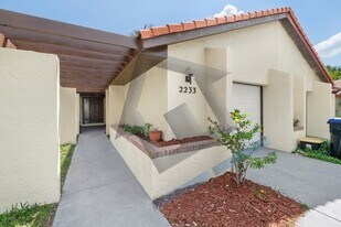 2233 Greenview Cir in Orlando, FL - Building Photo