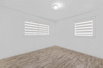 10350 SW 44th St in Miami, FL - Building Photo - Building Photo