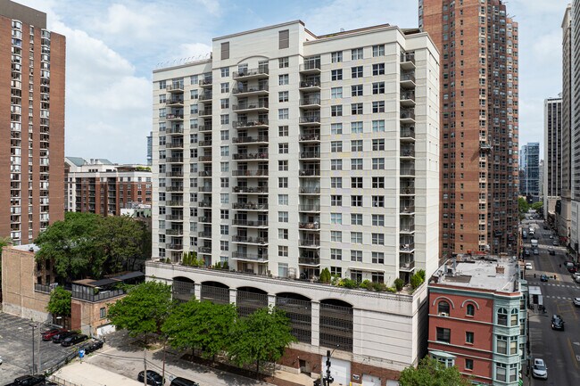 21 W Chestnut St in Chicago, IL - Building Photo - Building Photo