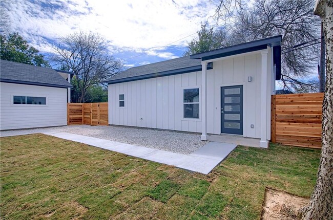 1209 E St Johns Ave in Austin, TX - Building Photo - Building Photo