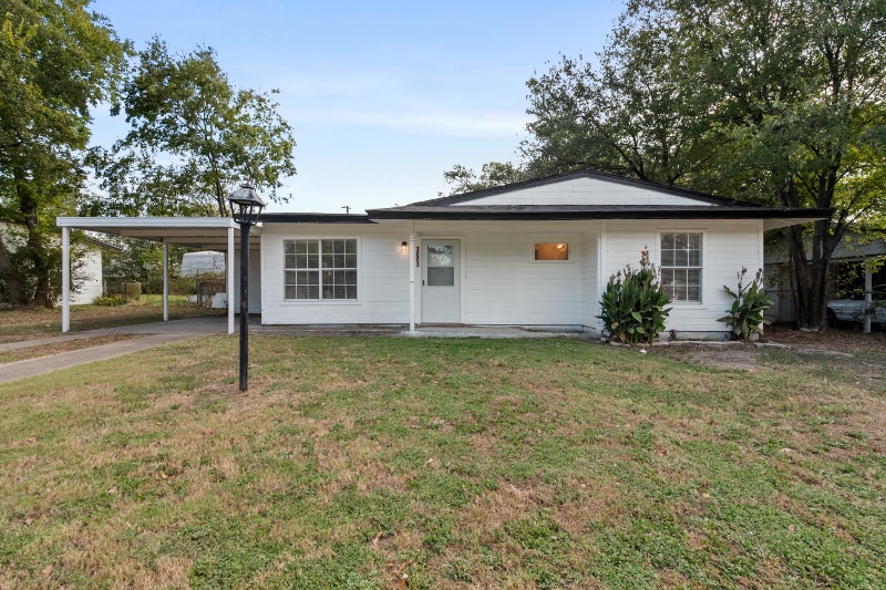 3003 Williams Dr in Corsicana, TX - Building Photo