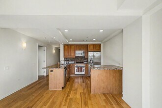 7151 E Rancho Vista Dr in Scottsdale, AZ - Foto de edificio - Building Photo