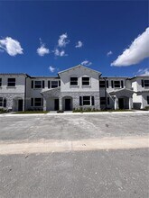 194 SE 10th St in Florida City, FL - Foto de edificio - Building Photo