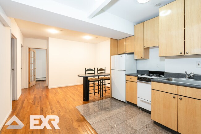 538 W 50th St in New York, NY - Building Photo - Building Photo