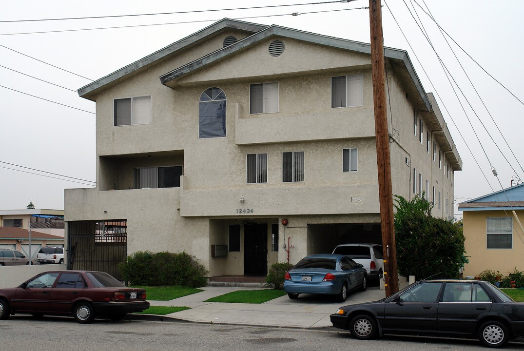 12434 Freeman Ave in Hawthorne, CA - Building Photo
