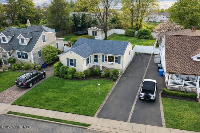 32 Lake Ave in Fair Haven, NJ - Building Photo - Building Photo