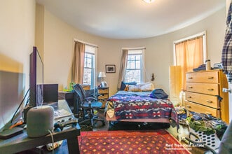 31 Pleasant St, Unit 2 in Boston, MA - Foto de edificio - Building Photo