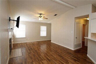 13001 Steeple-Chase Dr in Austin, TX - Foto de edificio - Building Photo