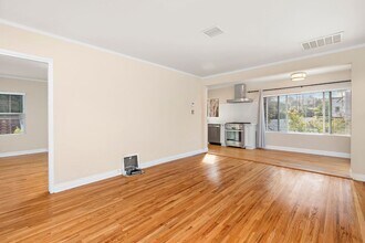 363 N Almont Dr in West Hollywood, CA - Building Photo - Building Photo