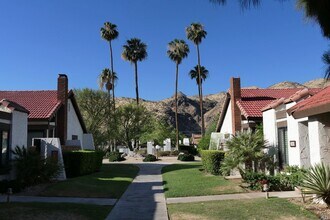 2360 Mira Monte Cir W in Palm Springs, CA - Building Photo - Building Photo
