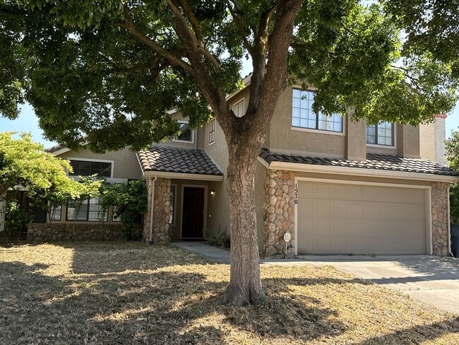 property at 1570 Deer Run Ln