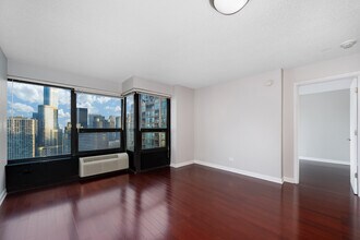 30 E Huron St in Chicago, IL - Building Photo - Building Photo