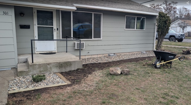 301 Cedar St in La Grande, OR - Building Photo - Building Photo