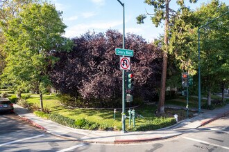 1539 Geary Rd in Walnut Creek, CA - Foto de edificio - Building Photo