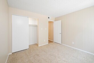 Papago Park Apartments in Phoenix, AZ - Foto de edificio - Interior Photo