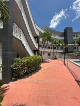 11 SW 52nd Ave in Coral Gables, FL - Building Photo - Building Photo