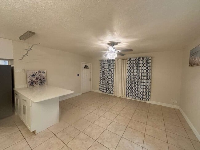 21882 Haines Ave in Port Charlotte, FL - Foto de edificio - Building Photo