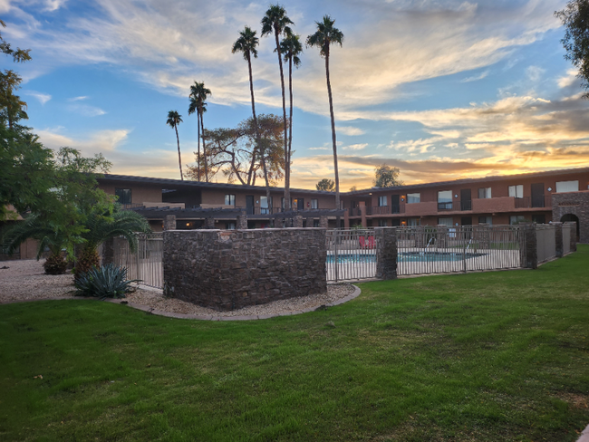 7110 E Continental Dr in Scottsdale, AZ - Foto de edificio - Building Photo