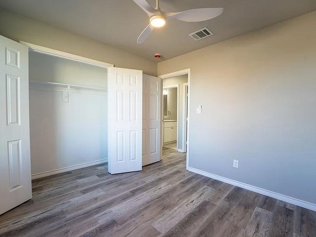 1032 Springview Ln in Mabank, TX - Foto de edificio - Building Photo