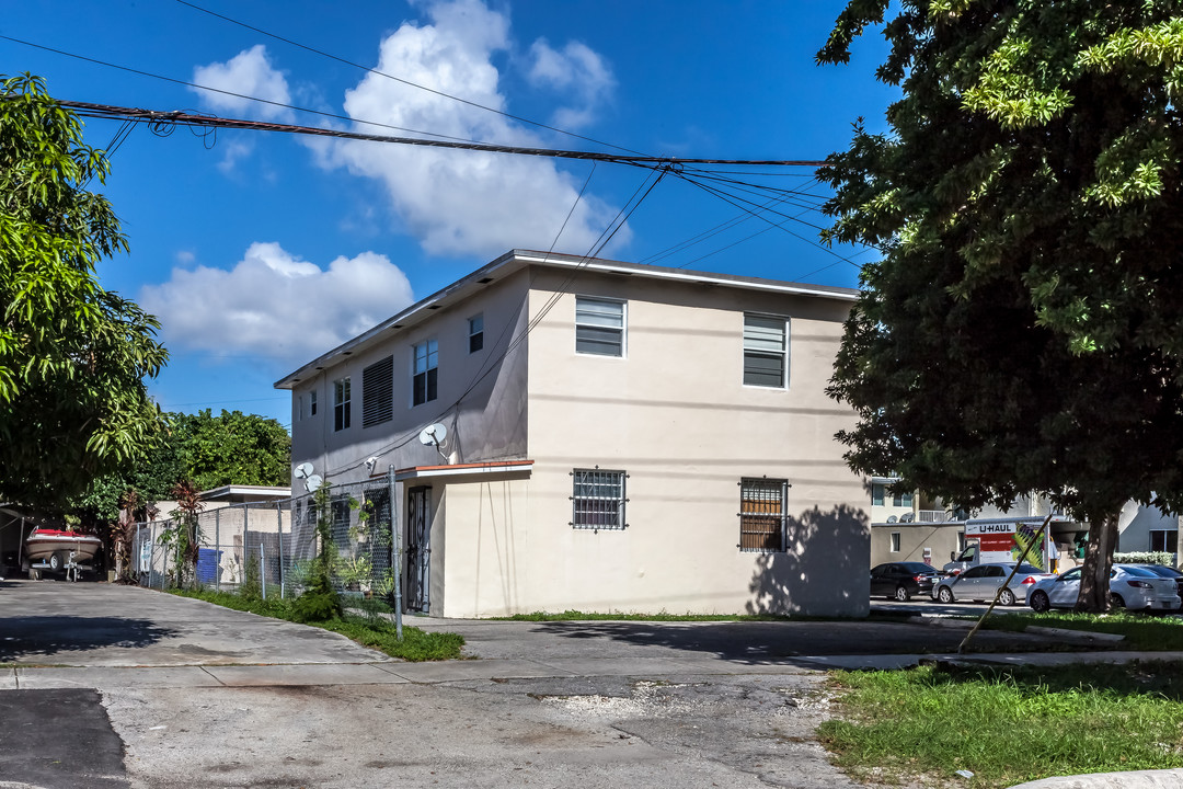 1040 SW 7th Ave in Miami, FL - Building Photo