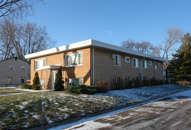 3754 3rd St NE in Columbia Heights, MN - Foto de edificio - Building Photo