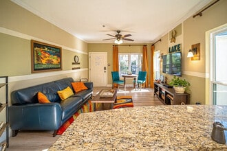 3404 American Dr in Lago Vista, TX - Foto de edificio - Building Photo