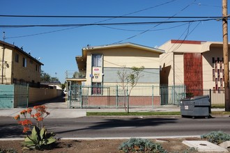 8911 S Figueroa St in Los Angeles, CA - Building Photo - Building Photo