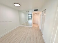 2899 Collins Ave, Unit 820 in Miami Beach, FL - Building Photo - Building Photo