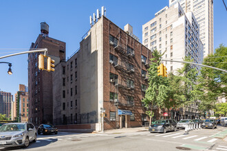 210 E 38th St in New York, NY - Building Photo - Primary Photo