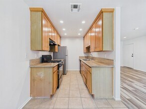 Cedar Avenue in Burbank, CA - Foto de edificio - Building Photo