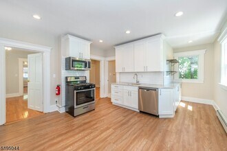 159 Valley Rd-Unit -1 in Montclair, NJ - Building Photo - Building Photo