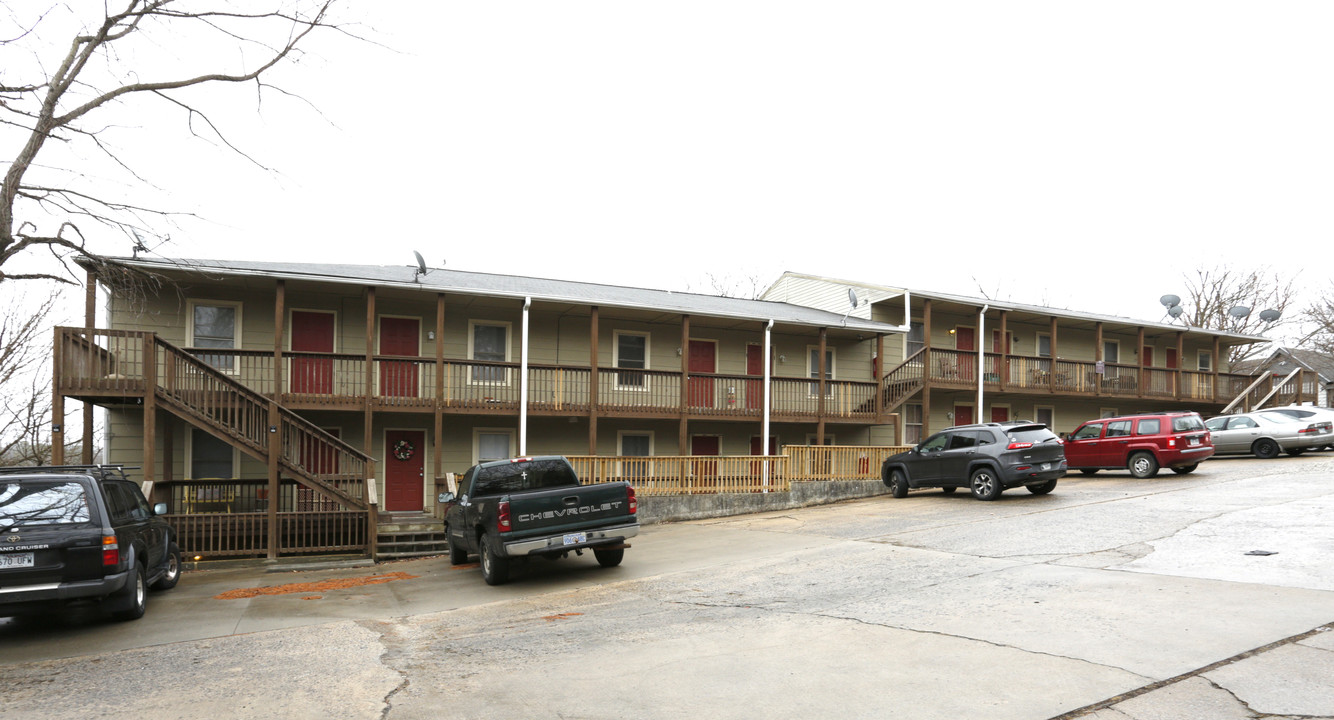 Lighthouse Apartments in Fayetteville, AR - Building Photo