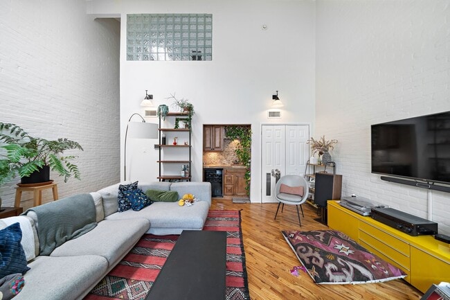 property at 3018 Baldwin St