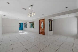 1231 W 60th Terrace in Hialeah, FL - Building Photo - Building Photo