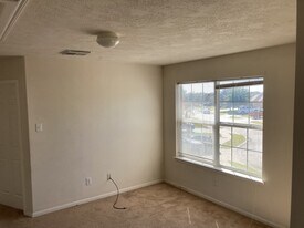 702 Silver Reef Ln in La Marque, TX - Building Photo