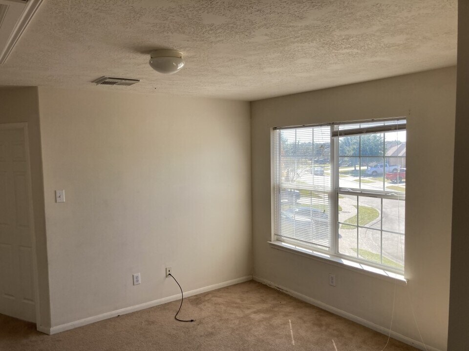 702 Silver Reef Ln in La Marque, TX - Building Photo