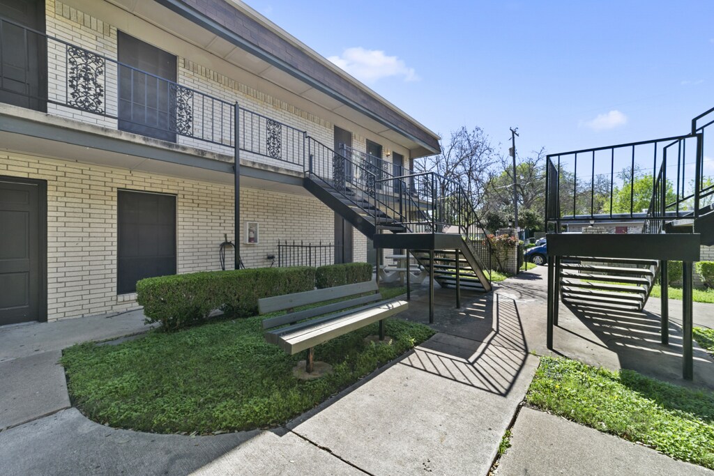 Belleview in Plano, TX - Building Photo