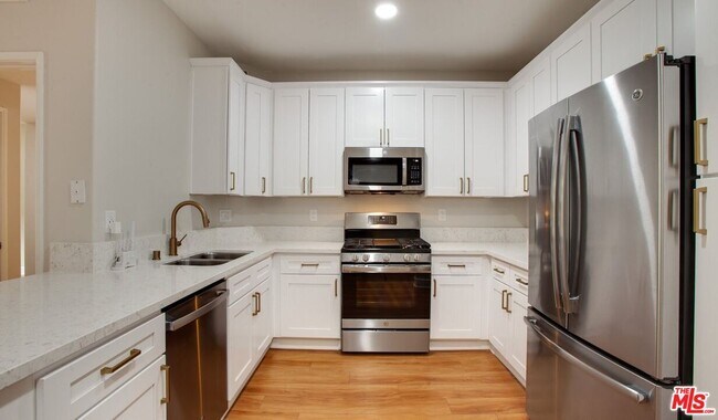 346 Hauser Blvd in Los Angeles, CA - Building Photo - Building Photo