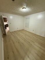 5675 Williamsburg Trce, Unit 5677 Williamsburg trce in Atlanta, GA - Building Photo